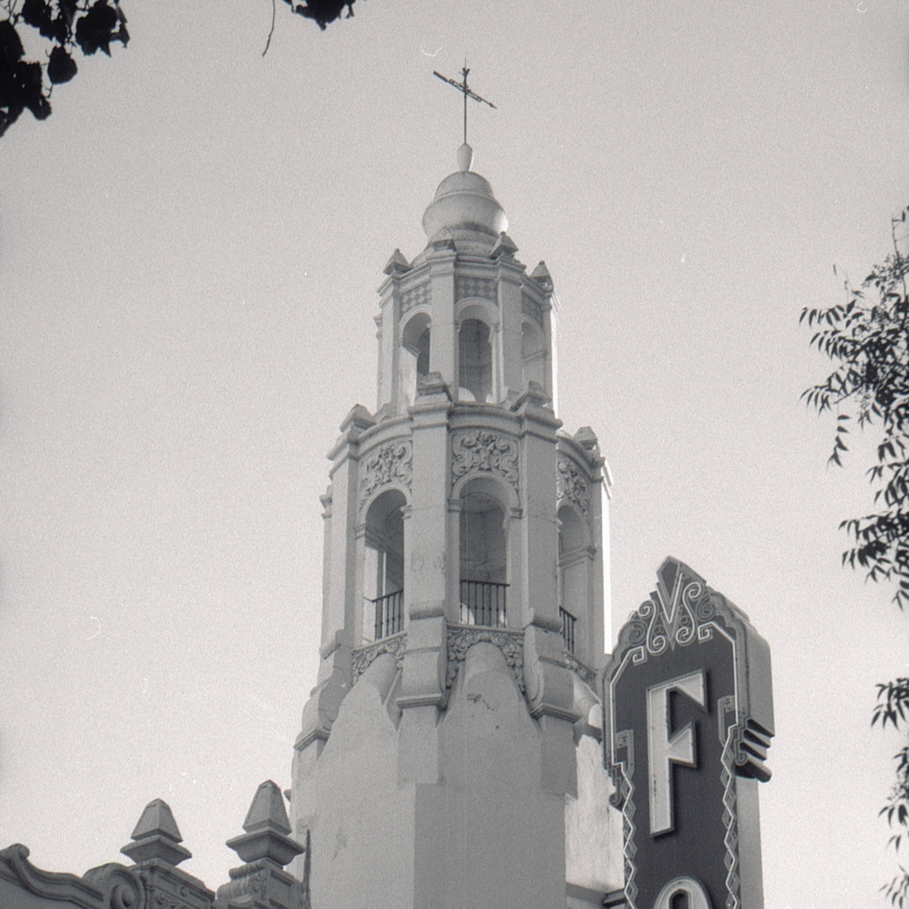 Alt image